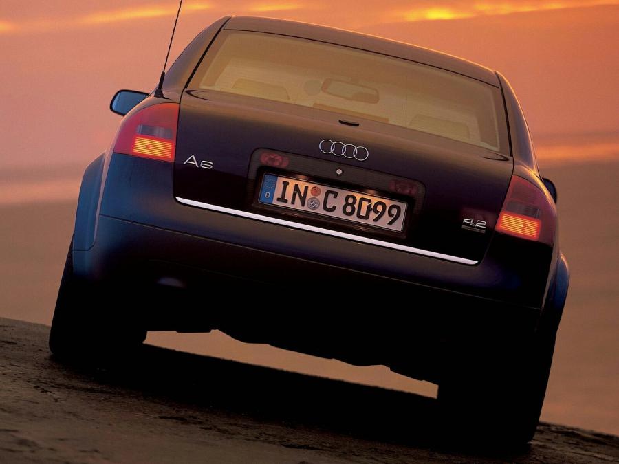  Audi A6 4.2 Quattro Sedan (4B, C5) 1999 года  (фото 14 из 17)
